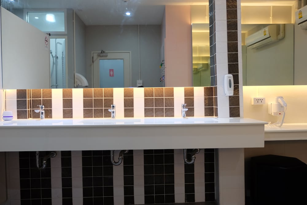 Фото Siam Stadium Hostel