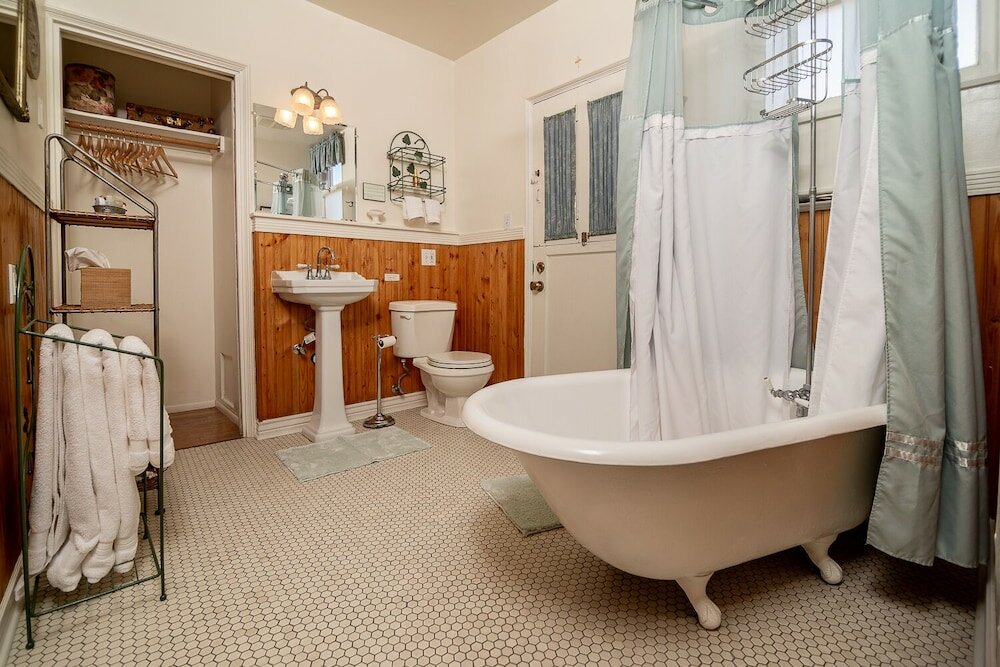 Фото The Blenman Inn