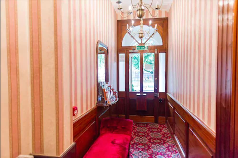 Фото Avonmore Hotel Cartwright Gardens