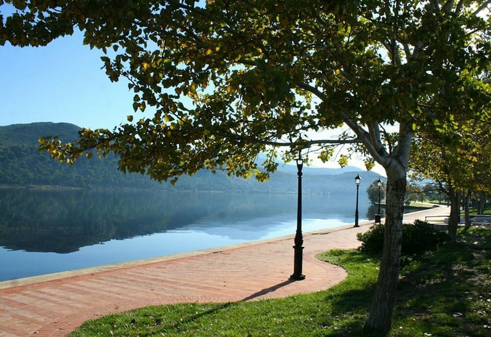 Фото Mouikis Hotel