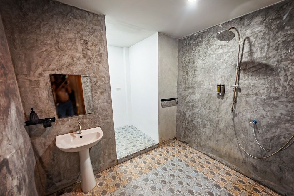 Фото Tonmai Suites