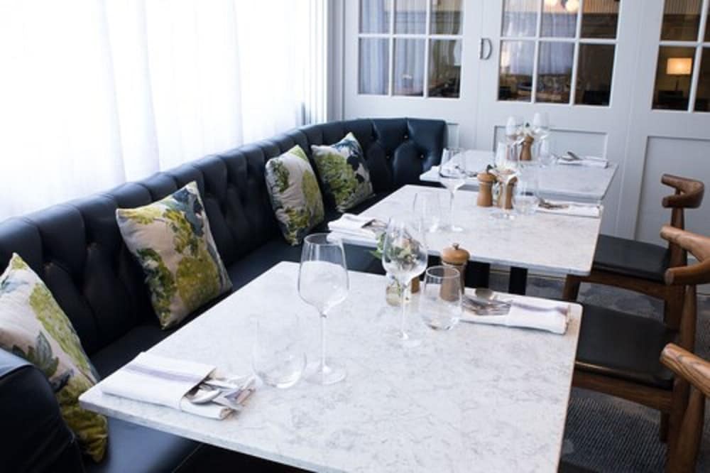 Фото The Fox & Goose Hotel