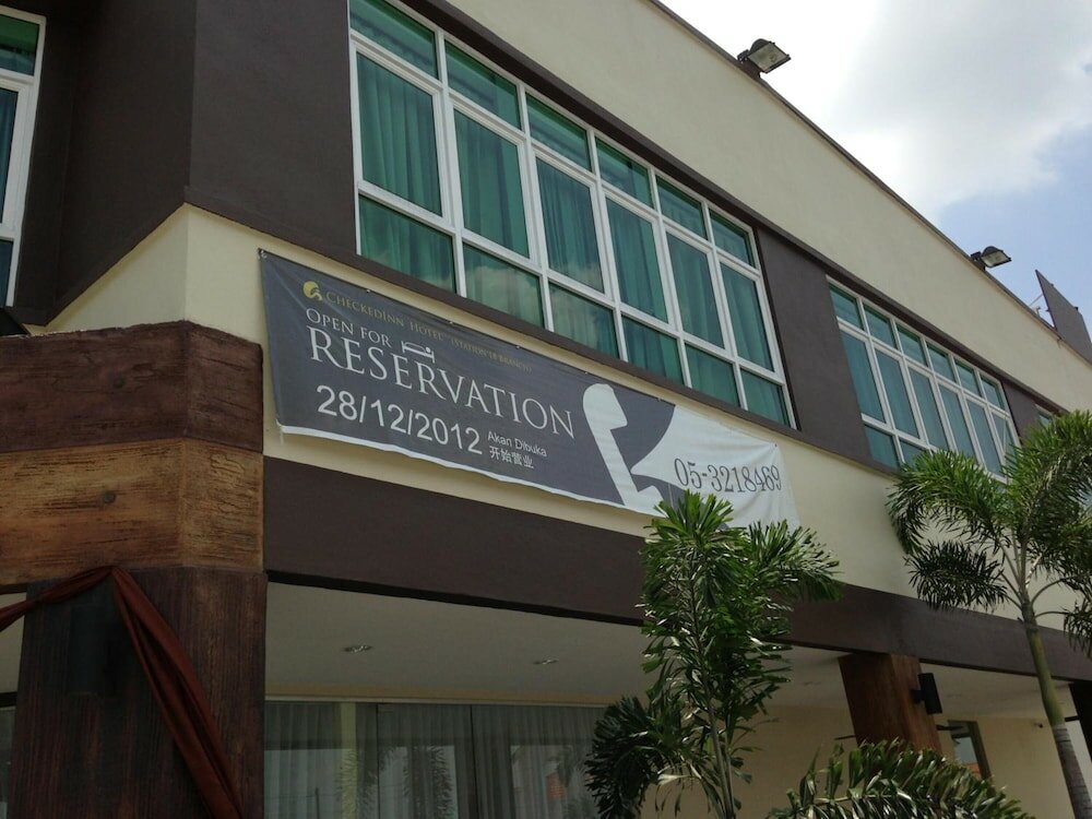 Фото Hotel CheckedInn