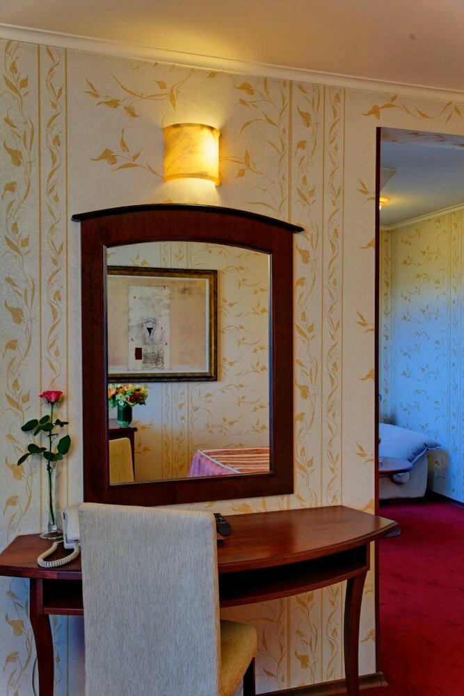 Фото Hotel Capitol