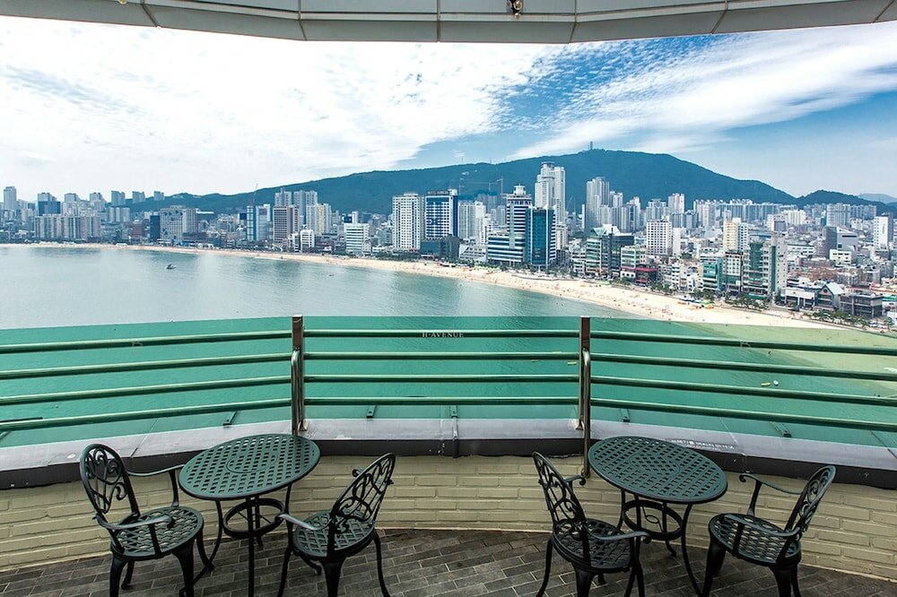 Фото H Avenue Hotel