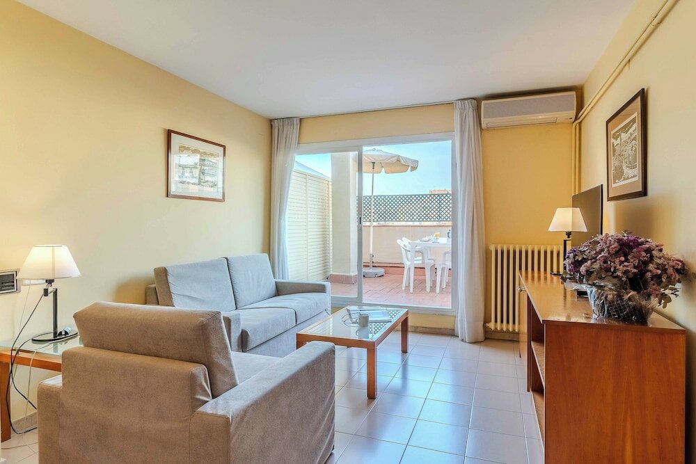 Фото Aparthotel Bertran