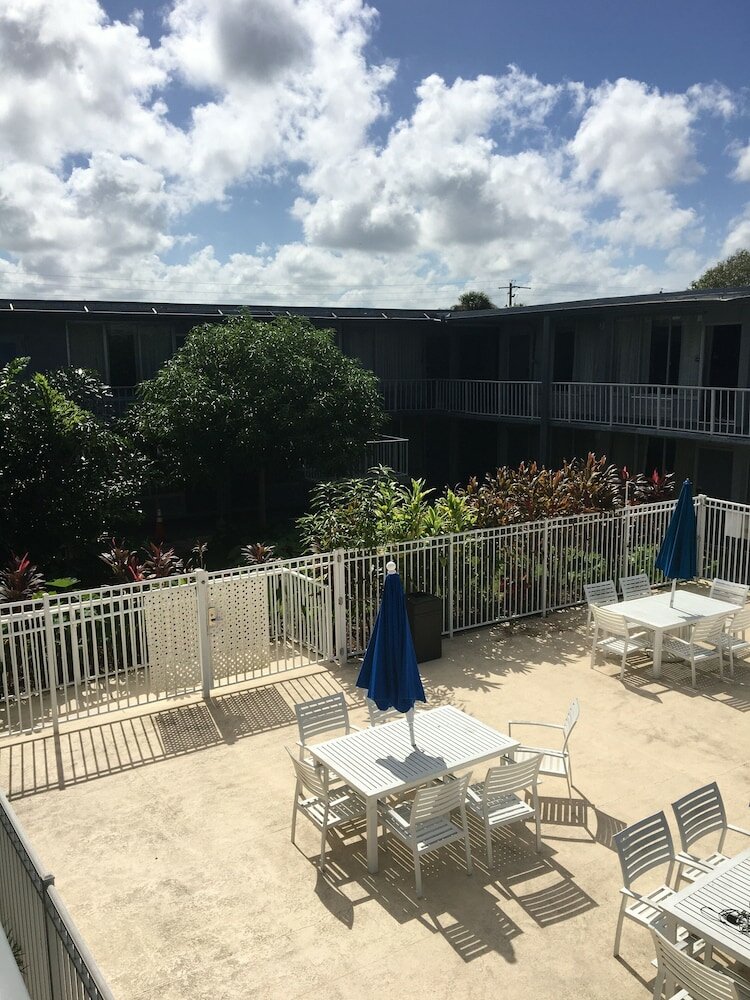 Фото Days Inn by Wyndham Stuart