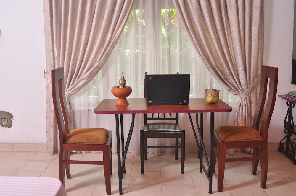 Фото The Rock Bunglow