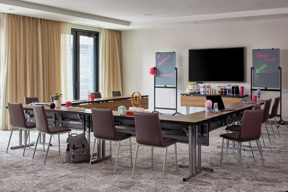 Фото Moxy Atlanta Midtown