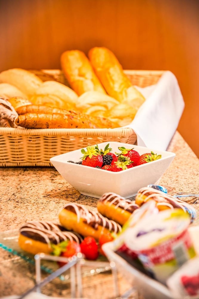 Фото Hotel Corvinus