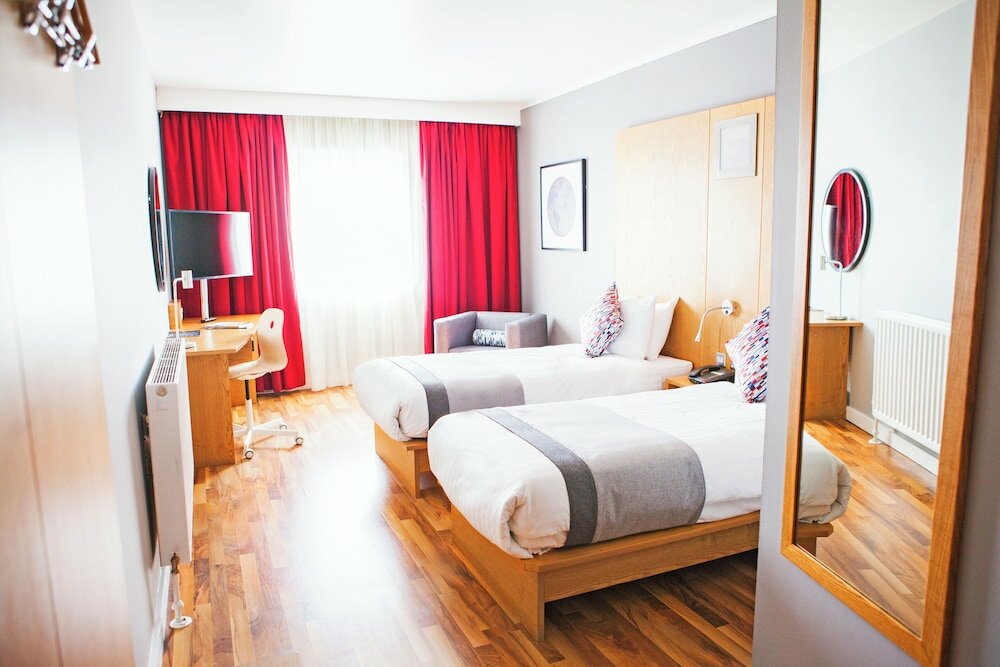 Фото Ramada by Wyndham Belfast City Centre