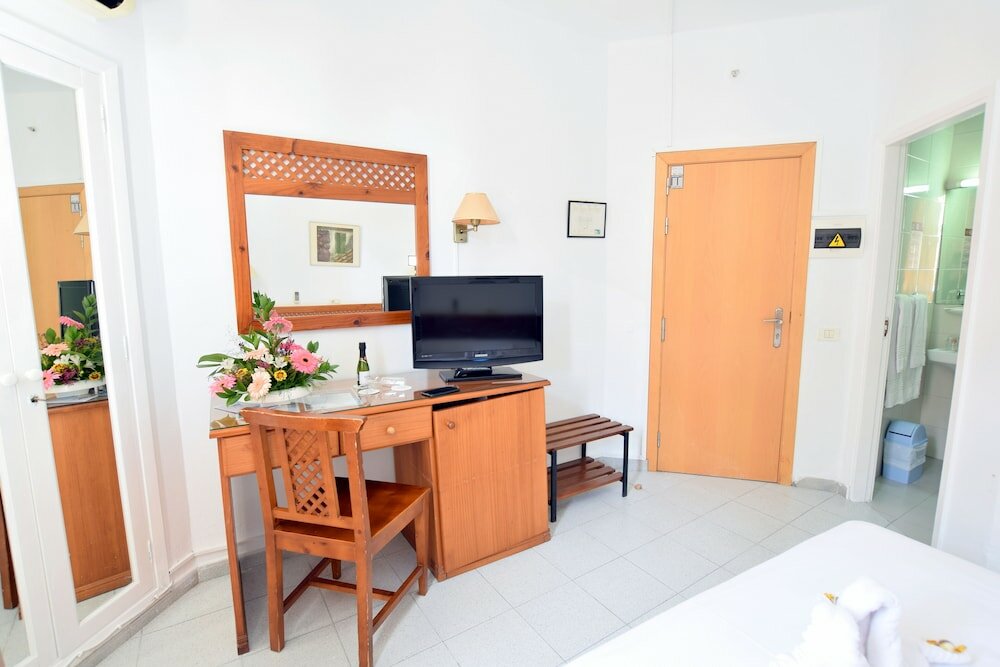 Фото Hotel Adonis Pelinor