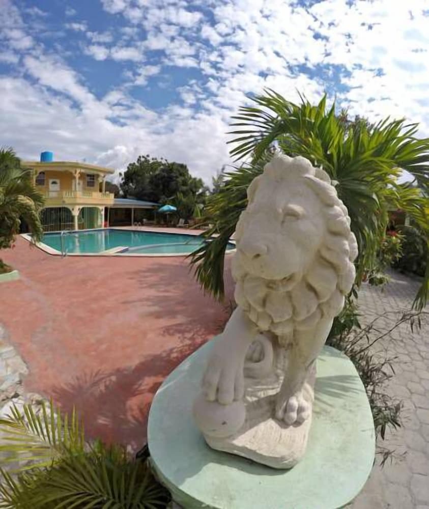 Фото La Cayenna Hôtel et Restaurant