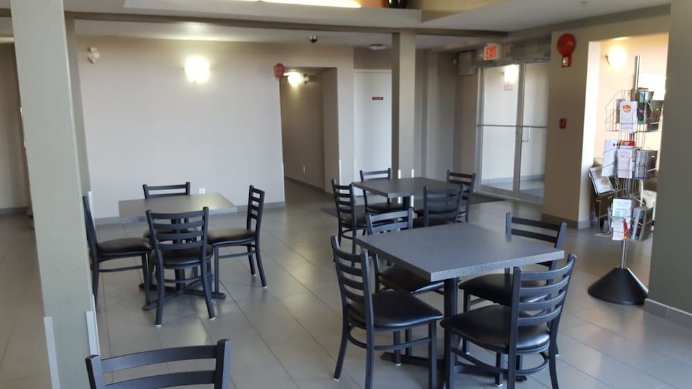 Фото SureStay Plus Hotel by Best Western Lethbridge