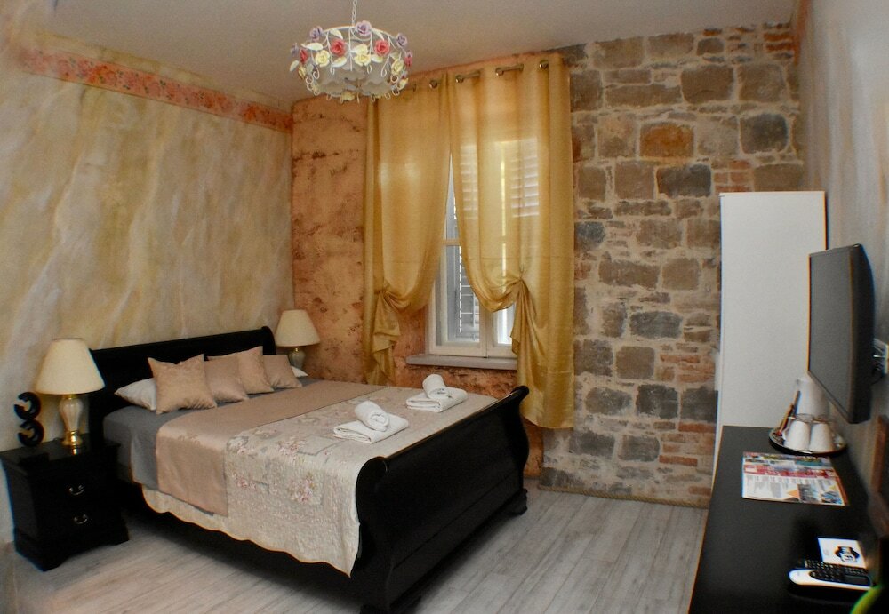 Фото Pietra Rossa Luxury Rooms