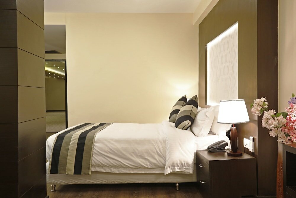 Фото United Business Hotel