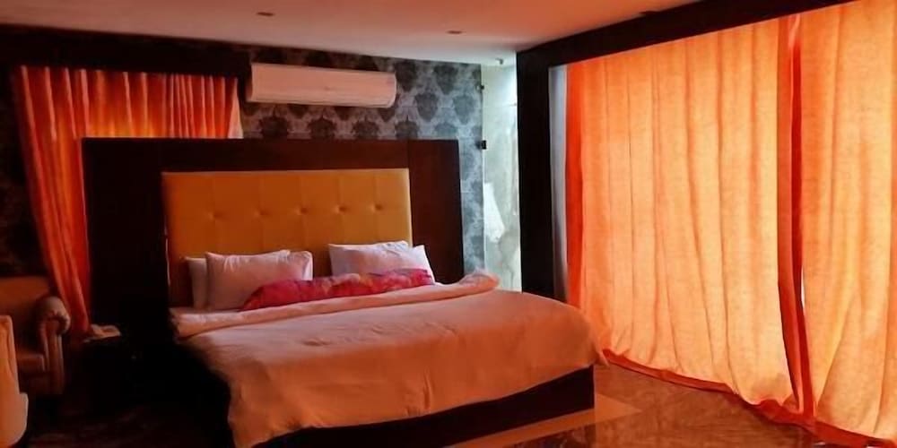 Фото Paris Suites