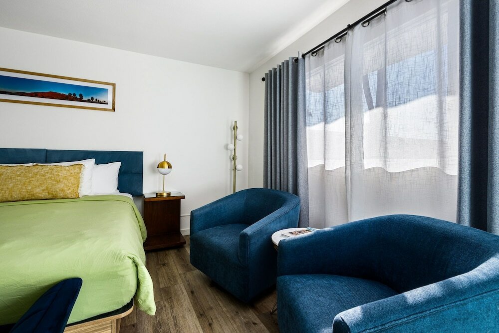 Фото Skylark Hotel