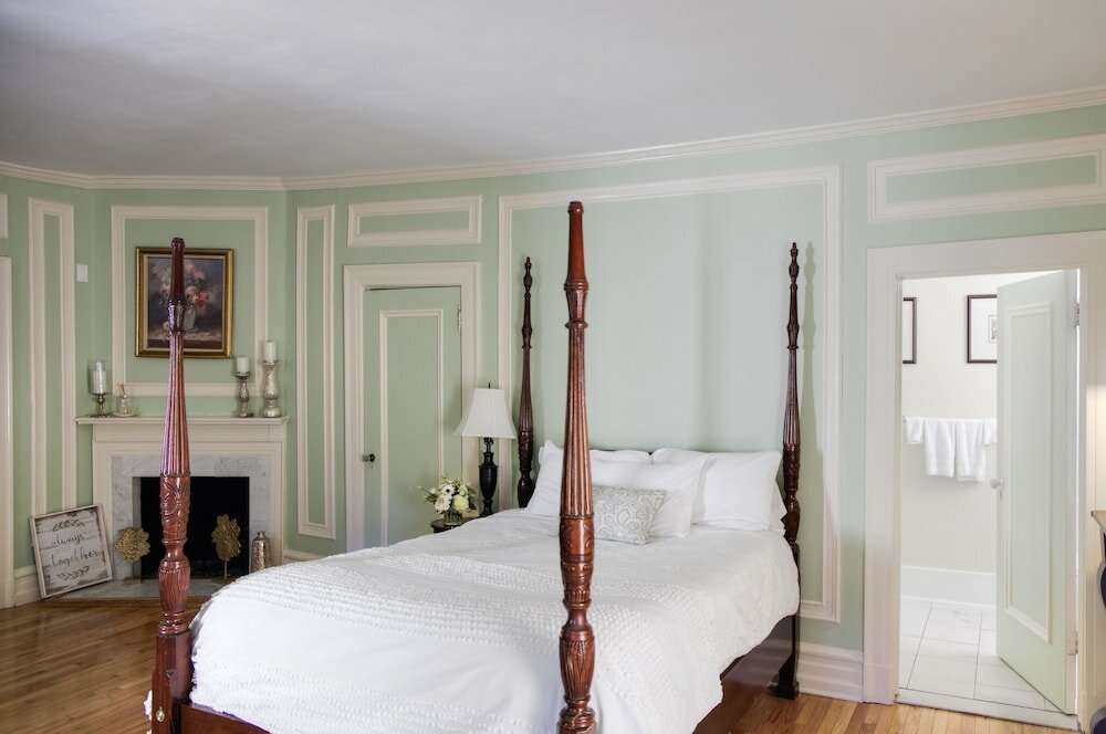 Фото Crabtree's Kittle House Restaurant & Inn