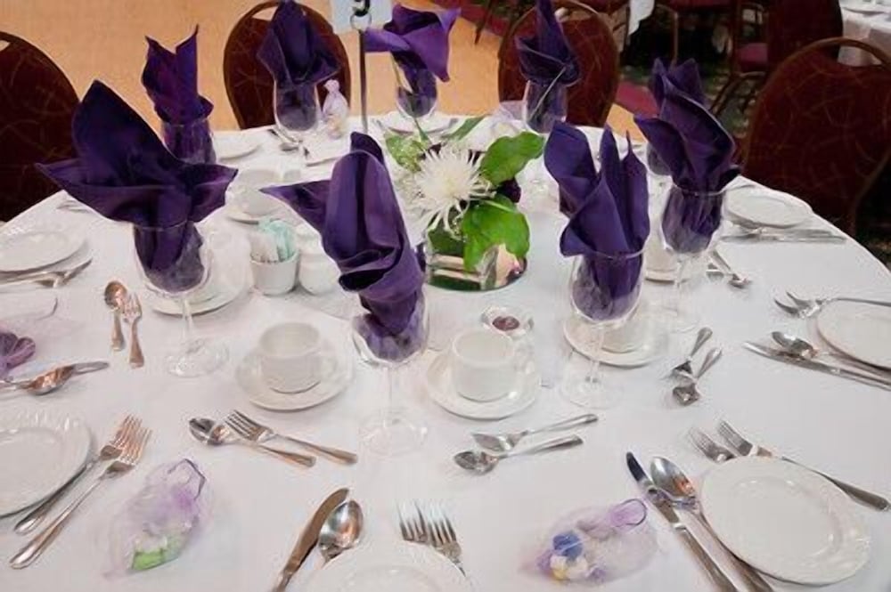 Фото Canad Inns Destination Centre Garden City