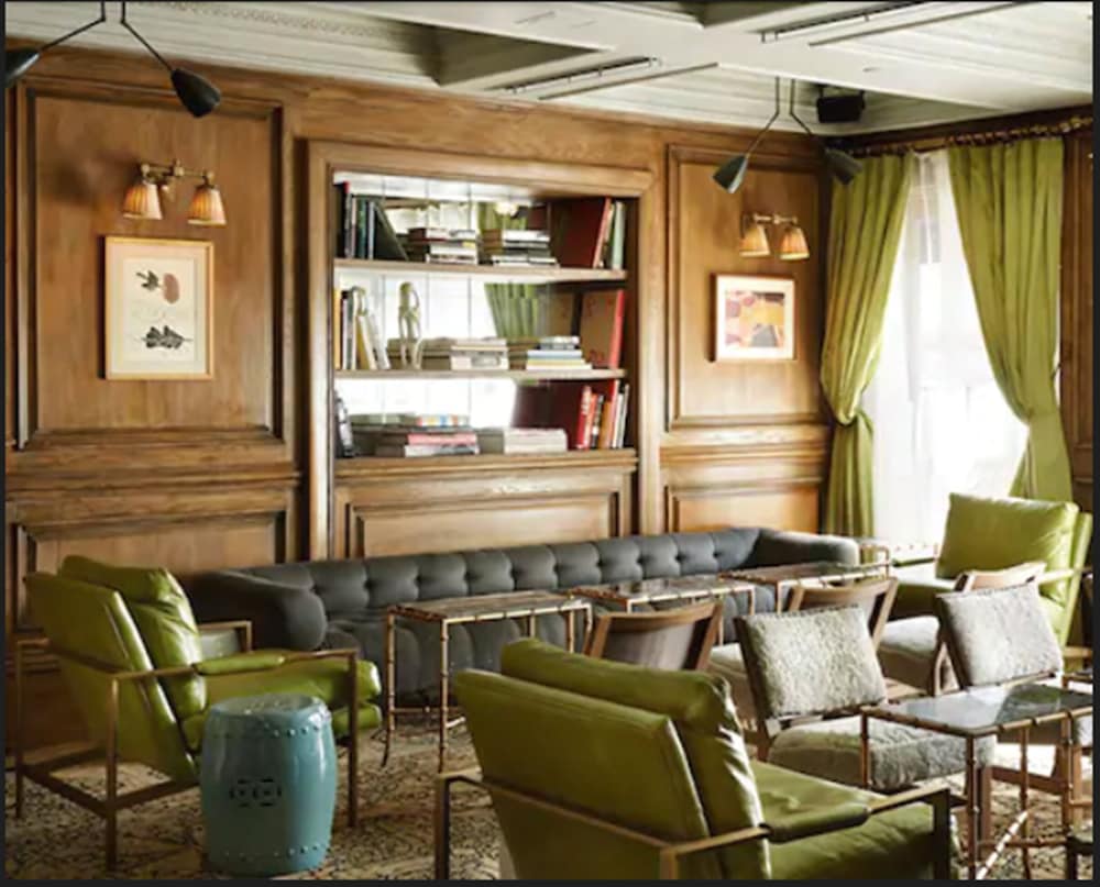 Фото The Marlton Hotel