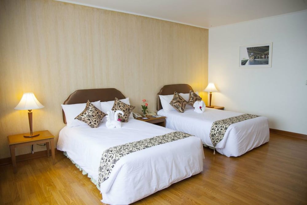Фото Thumrin Thana Hotel