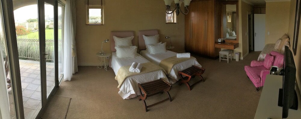 Фото On the Cliff Guest House