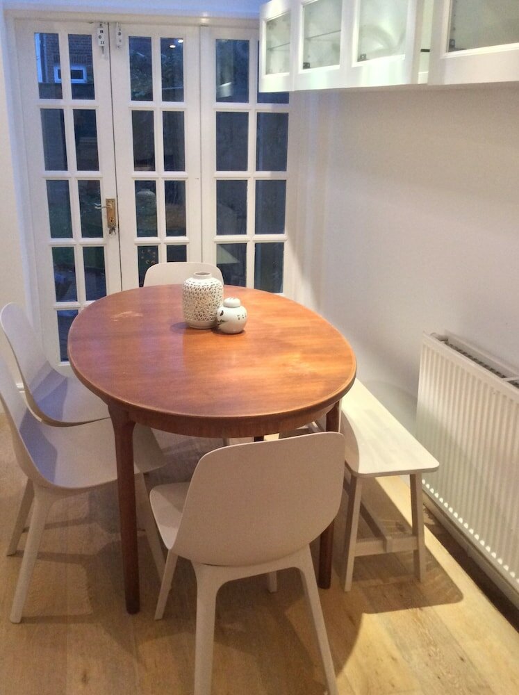 Фото The Old Bookbinders Retreat