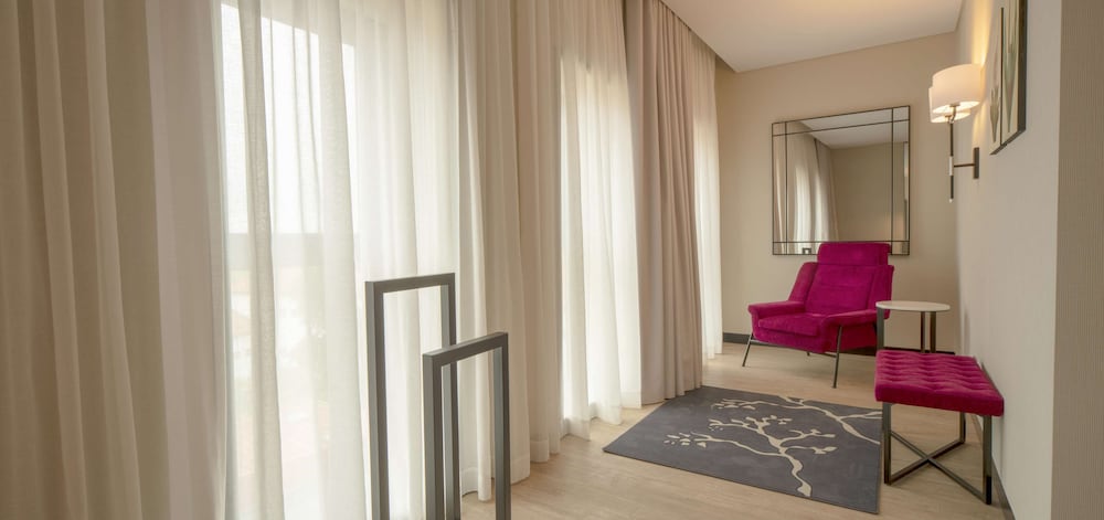 Фото Nh Hotel Porto Jardim