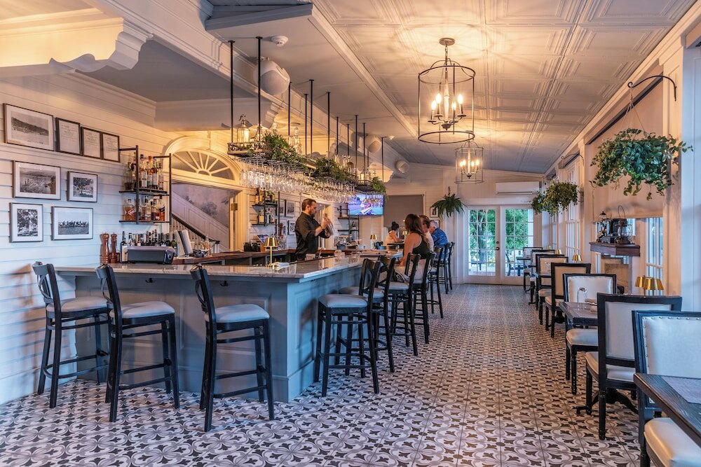 Фото The White House Inn