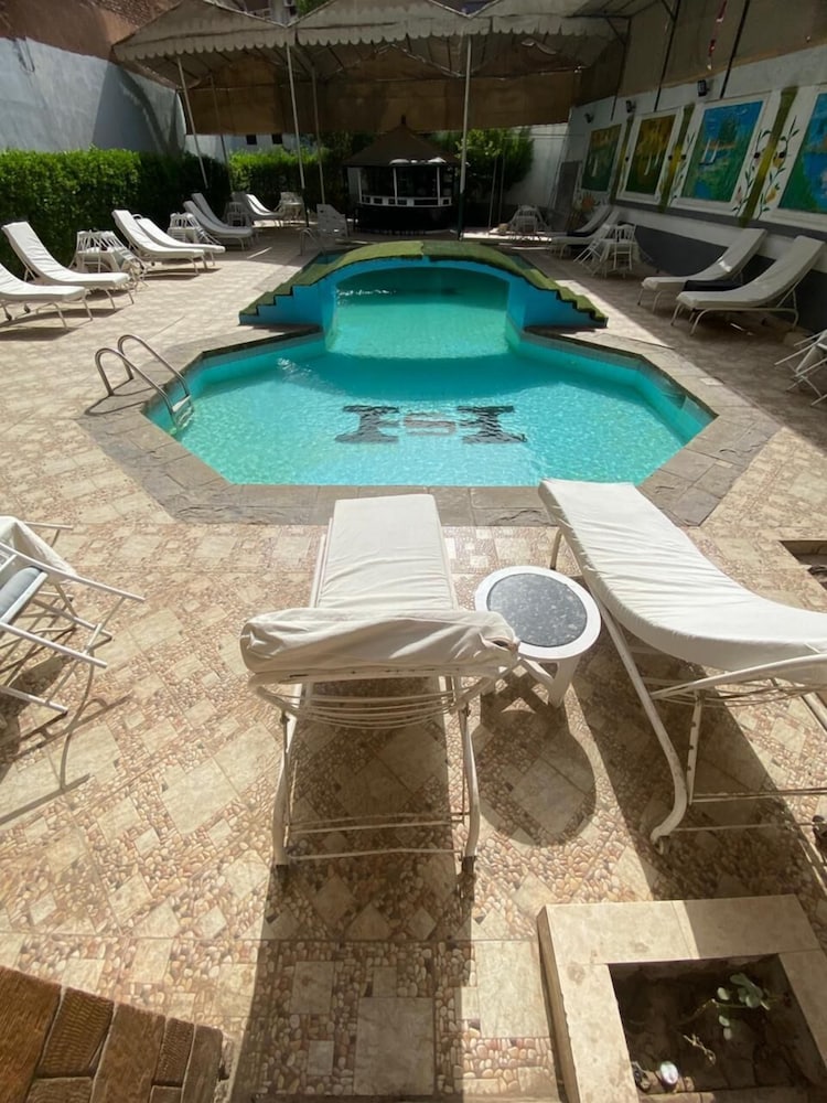 Фото Shady Hotel