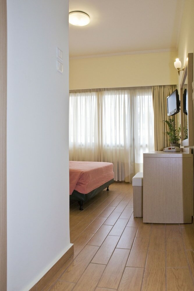 Фото Parnon Hotel
