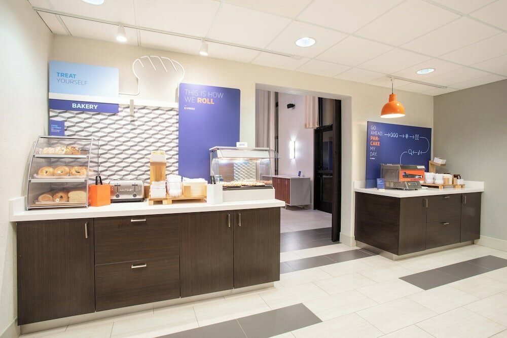 Фото Holiday Inn Express & Suites Phoenix - Glendale Sports Dist, an Ihg Hotel