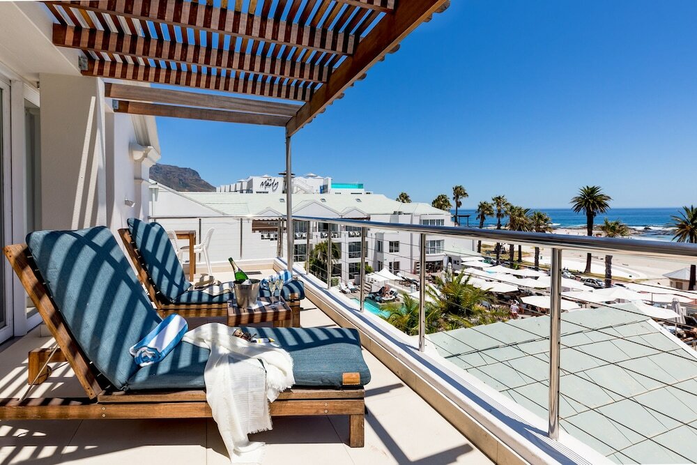 Фото The Bay Hotel