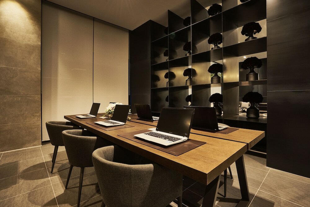 Фото Royal Emporium Hotel