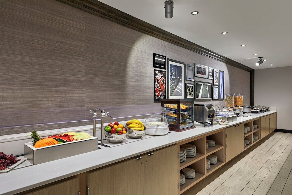 Фото Sheraton Milwaukee Brookfield Hotel