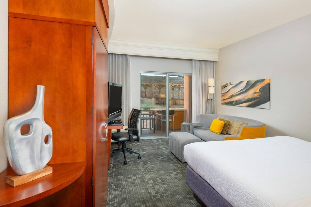 Фото Courtyard by Marriott Phoenix West/Avondale