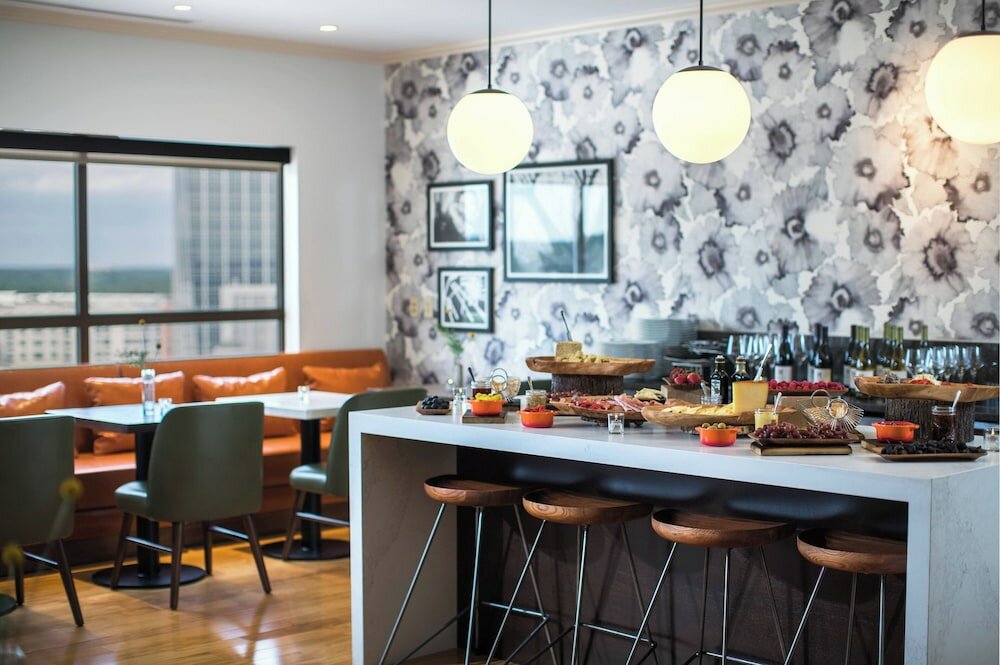 Фото Renaissance Raleigh North Hills Hotel