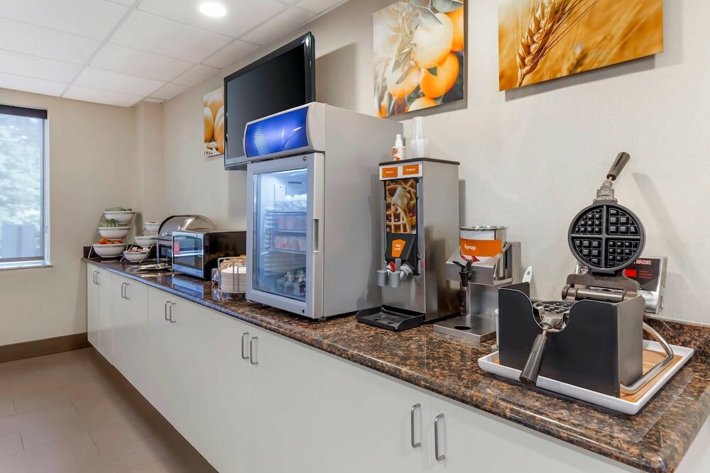 Фото Comfort Suites Raleigh Walnut Creek
