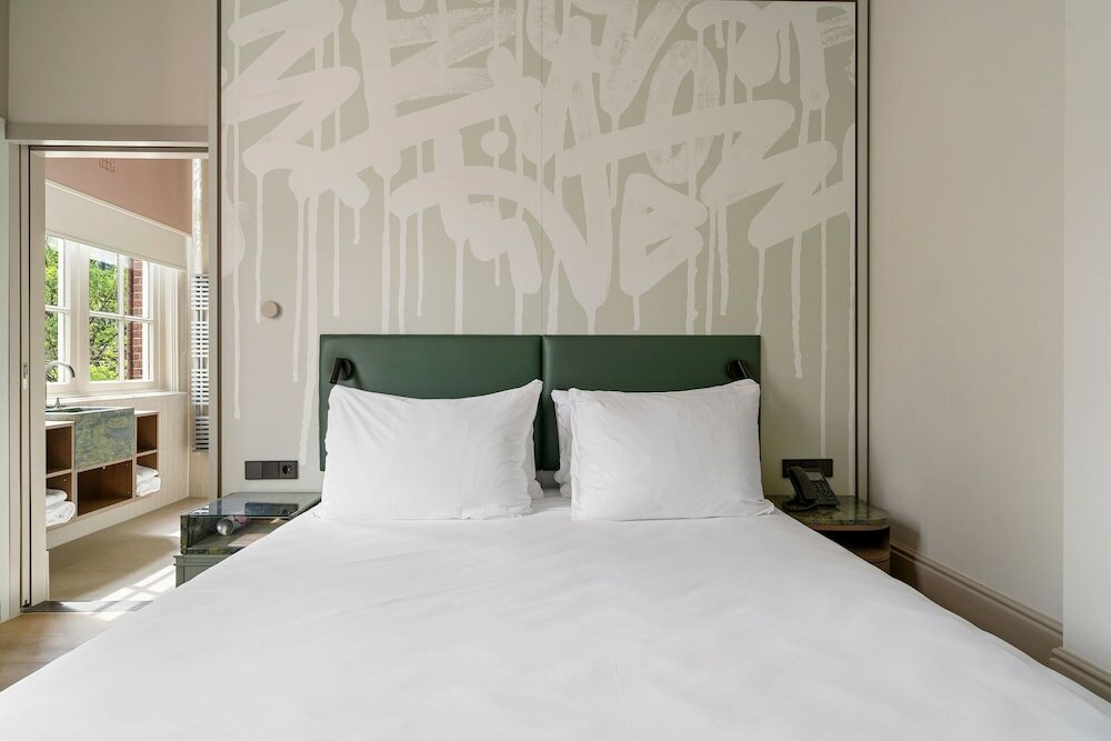 Фото The College Hotel