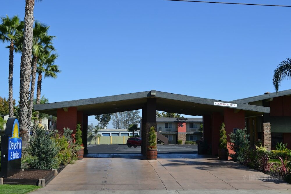 Фото Days Inn & Suites by Wyndham Lodi