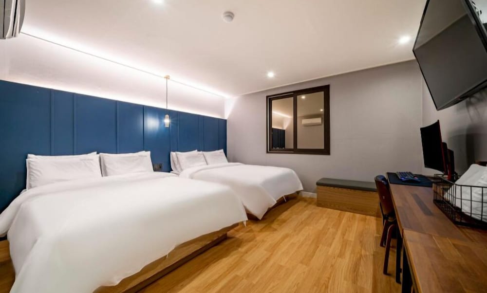 Фото The Stone Bridge Hotel