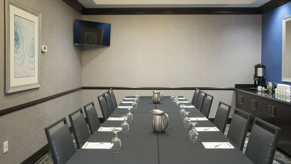 Фото Holiday Inn Indianapolis Airport, an Ihg Hotel