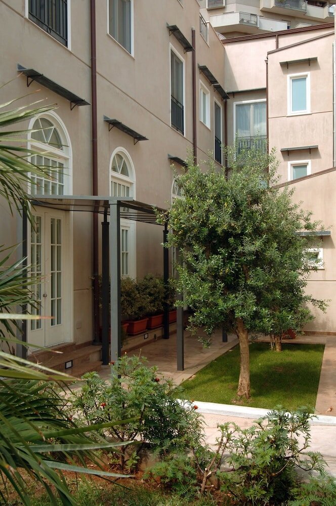 Фото Ucciardhome Hotel