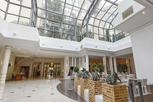 Гостиница Occidental Paris Levallois в Нейи-сюре-Сене