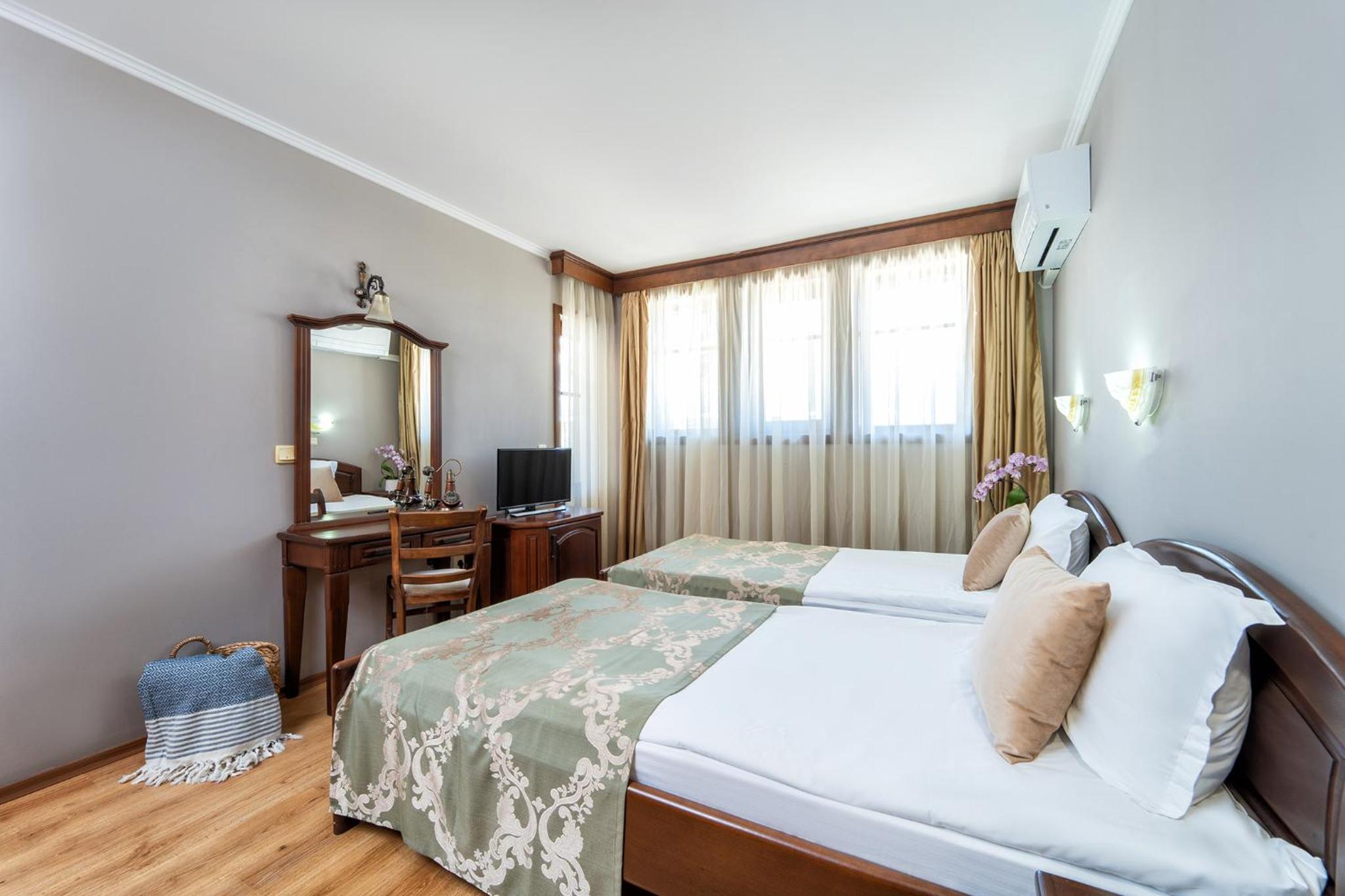 Фото отеля 2