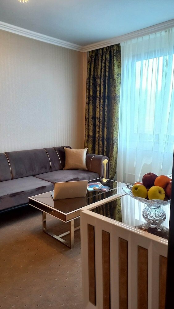 Фото Astoria Grand Hotel