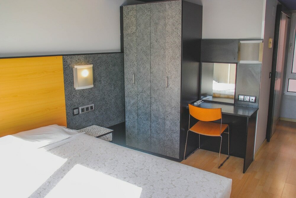 Фото City House Pathos