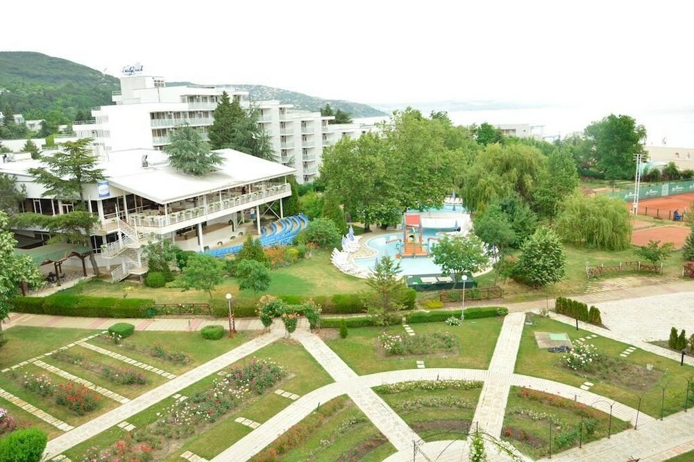 Фото отеля 2