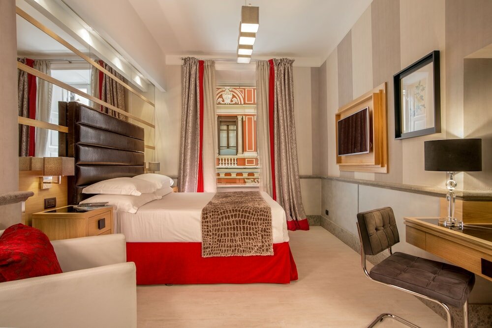 Фото Royal Court Hotel